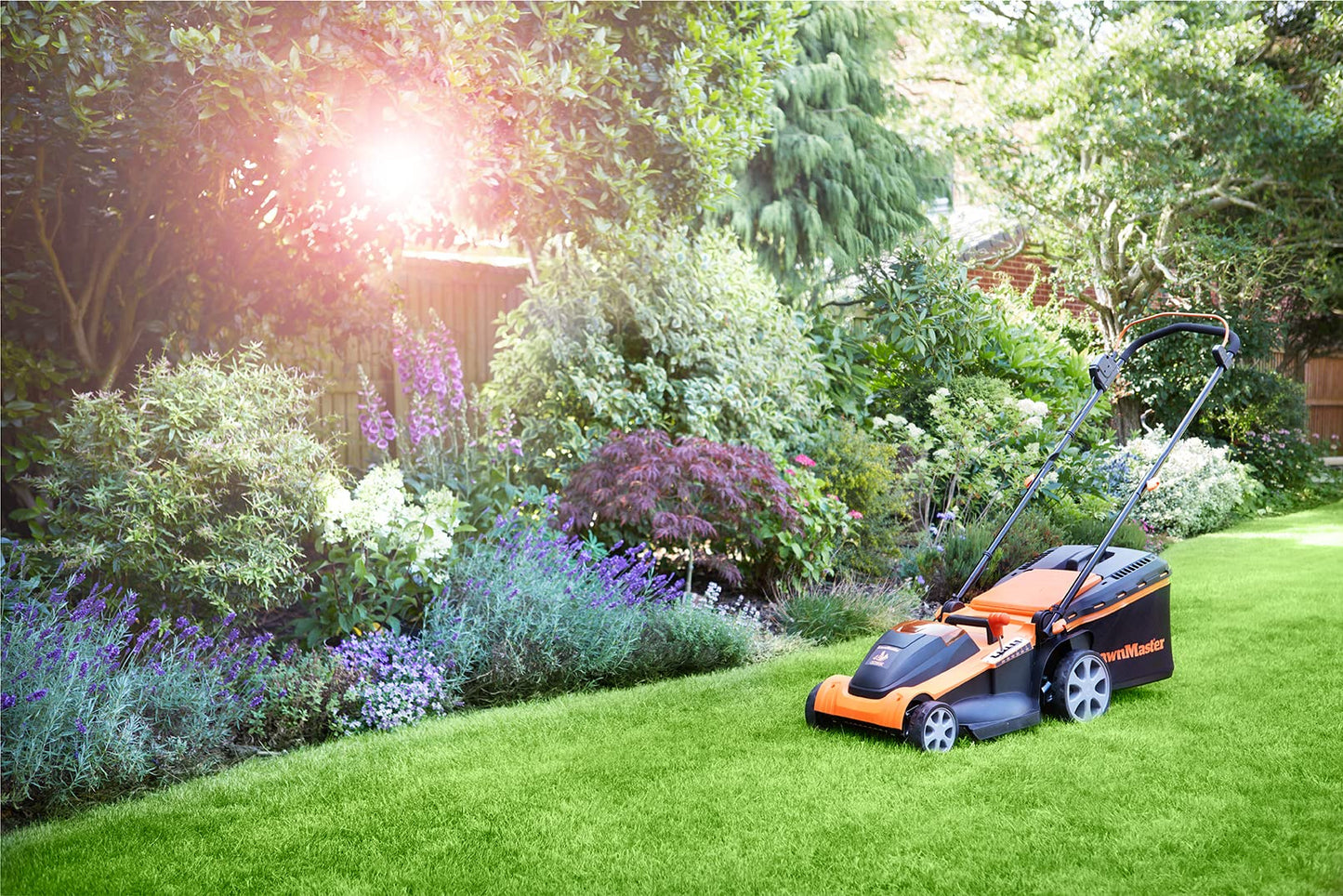 LawnMaster Akku-Rasenmäher CLMF4841E 48V, 41cm, 450m², Mulchen